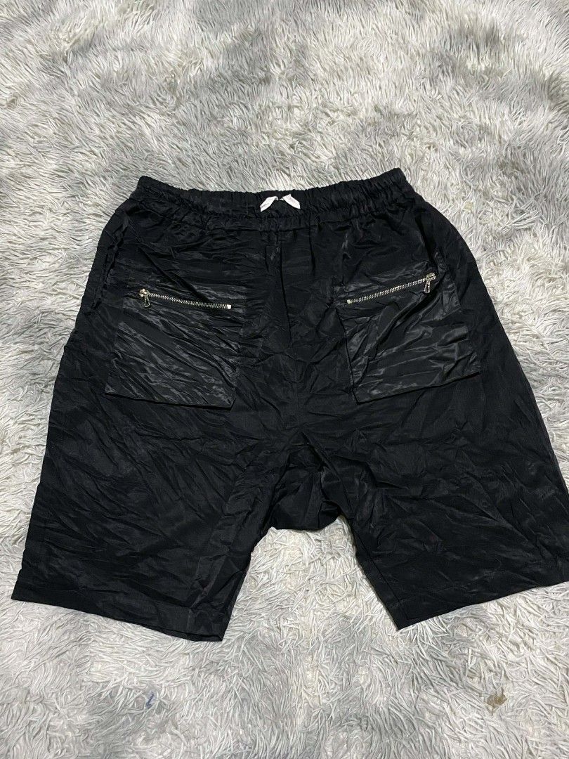 Rick Owens Black Shorts (Category: Shorts) located in General Santos City (Dadiangas). Submitted by winter09503 (Listing ID 1415000700, Image 1). Description: - Rick Owens black shorts - Features two front zip pockets - Elastic waistband - Unique textured fabric - Size tag visible.