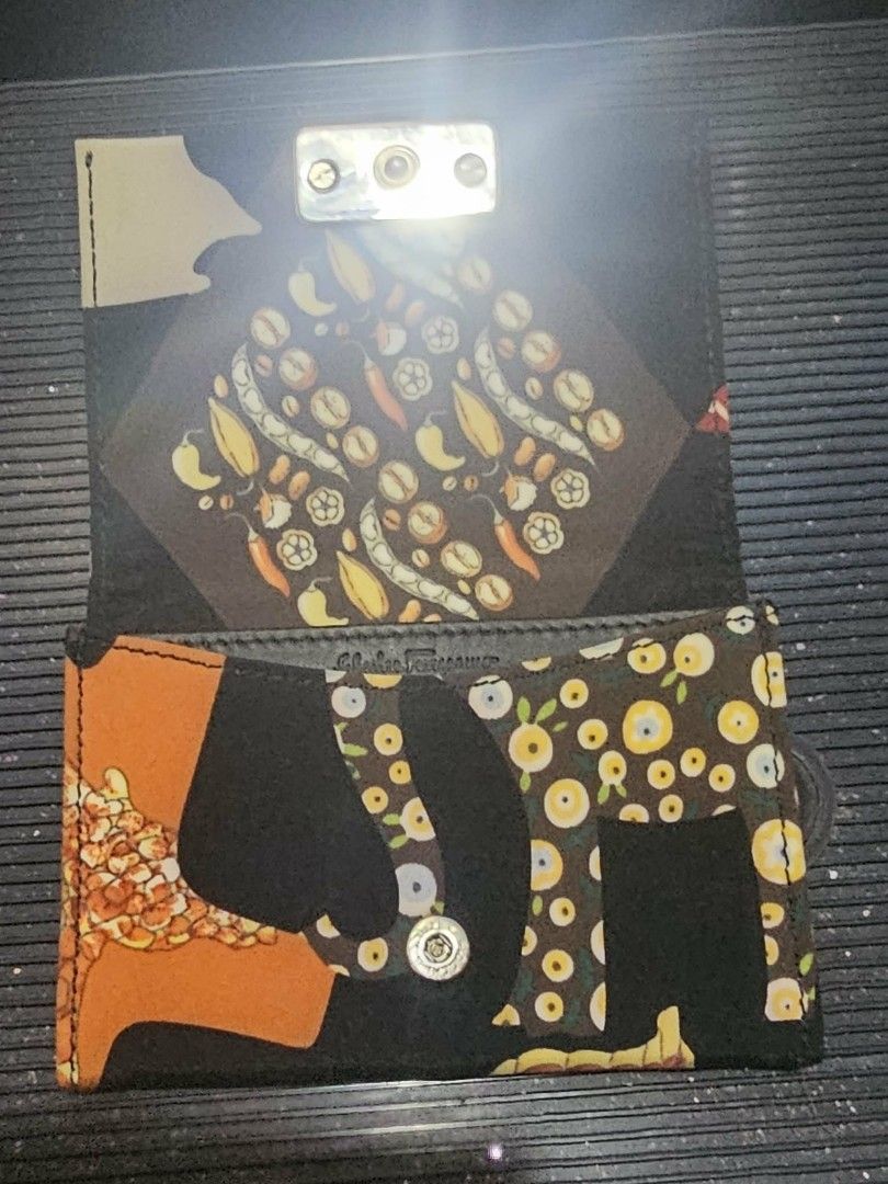 Salvatore Ferregamo Mini Wallet (Category: Luxury Bags & Wallets) located in Baguio. Submitted by reinaweng (Listing ID 1414929212, Image 2). Description: WYSIWYG Baguio Location Shipping (J&T) MOP(Gcash).
