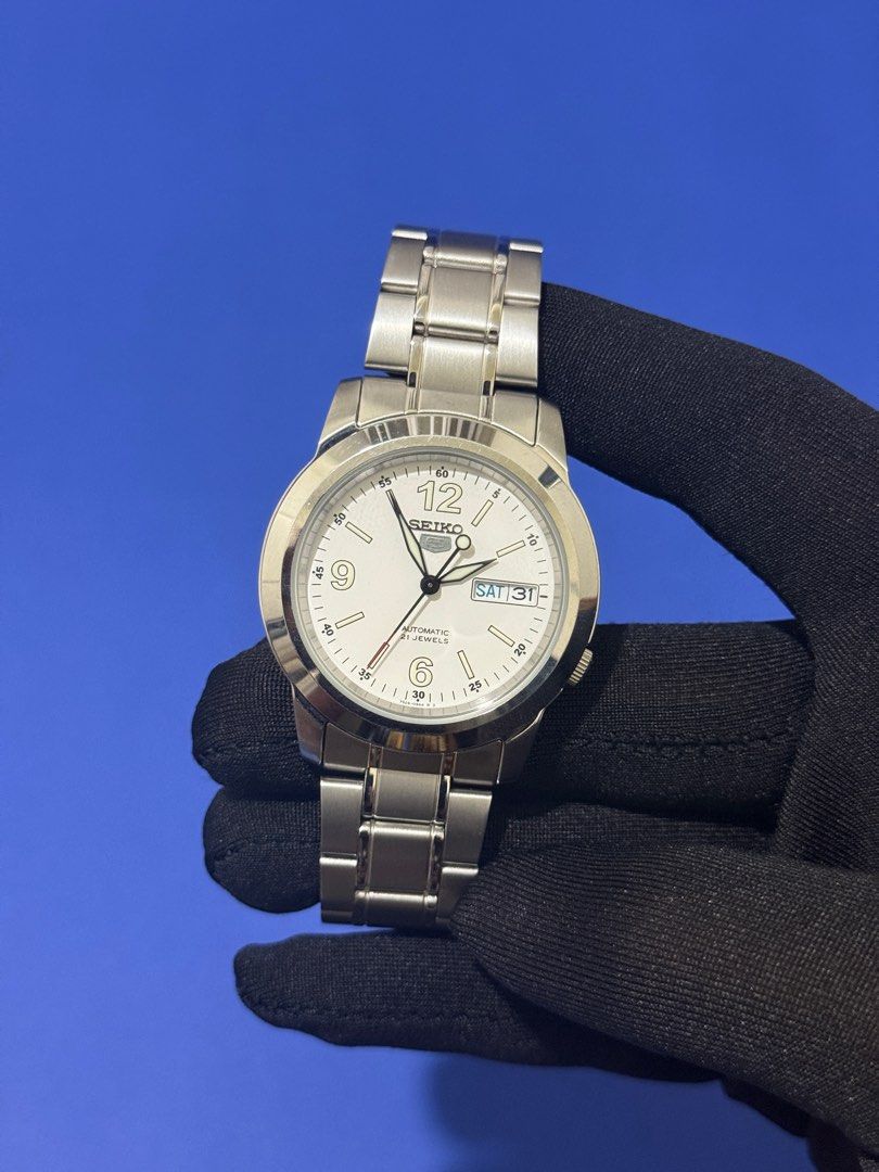Seiko 5 Classic White Dial Automatic Watch Ref. SNKE57K1 (Category: Men's Watches) located in Mandaluyong City. Submitted by stephenomaga (Listing ID 1414919934, Image 1). Description: This timepiece is available at LM TimeCraft, with replacement box and 6 months in-house warranty included. Walk-in purchase at our physical store - Makati Central Square, Chino Roces Ave., Makati City (main entrance, behind BDO) Same-day delivery on orders within M