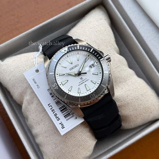 (Category: ) located in . Submitted by TheWatchAlley (Listing ID 1414994833, Image 1). Description: .