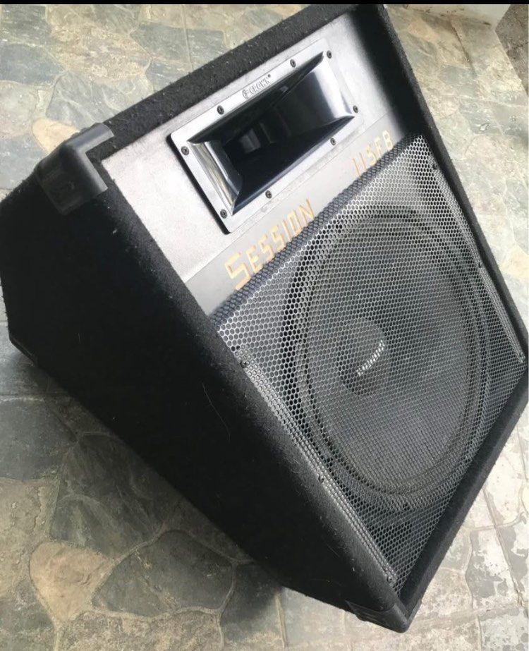 Session 115FB Wedge Speaker (Category: Soundbars, Speakers & Amplifiers) located in Manila. Submitted by beng1964 (Listing ID 1415033521, Image 1). Description: - Session 115FB speaker - Features a large speaker and horn tweeter - Protected by a metal grill - Black color with Session logo - Suitable for professional audio use.