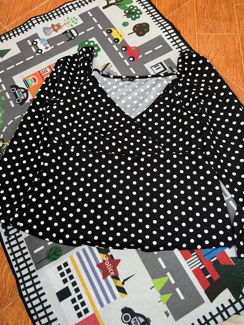 Shein Curve Polka Dot Blouse 2XL (Category: Blouses) located in Las Pinas. Submitted by fechai (Listing ID 1414857533, Image 2). Description: - Shein Curve blouse - Black and white polka dot pattern - Size: 2XL - Features a V-neck - Long sleeves - Made in China.