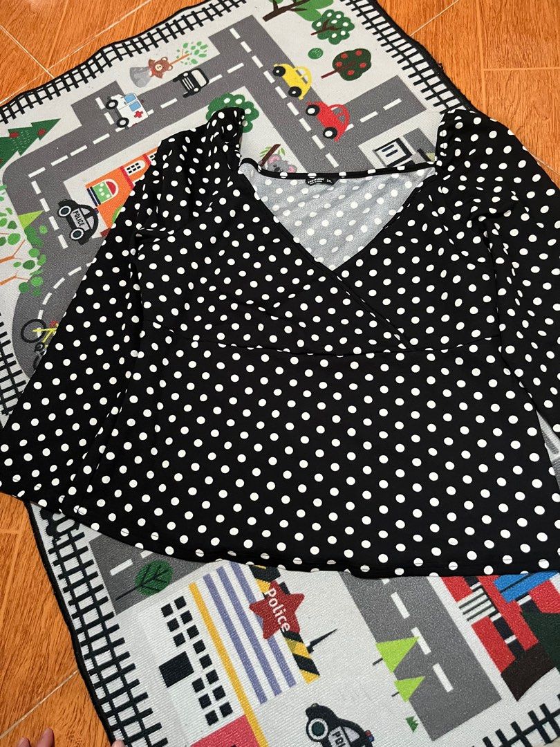 Shein Curve Polka Dot Blouse 2XL (Category: Blouses) located in Las Pinas. Submitted by fechai (Listing ID 1414857533, Image 1). Description: - Shein Curve blouse - Black and white polka dot pattern - Size: 2XL - Features a V-neck - Long sleeves - Made in China.