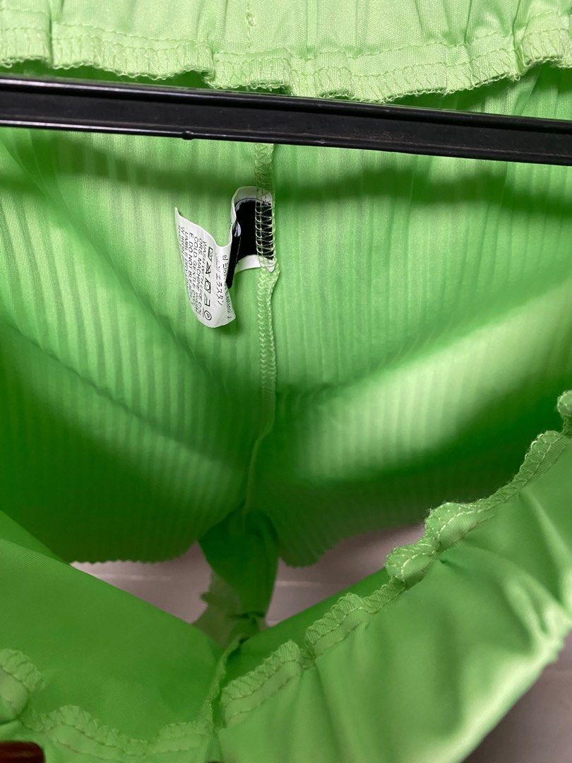 Shein Seamless Pleated Running Shorts - XL (Category: Shorts) located in Taytay. Submitted by dionesantos (Listing ID 1414907730, Image 3). Description: Used once Bought in Shein Running shorts - Shein bright green shorts - Size: XL - can fir up to 2xl - Features: Pleated detailing and aeamless - no inner lining - Waist: Elastic - Material: 95% Polyester, 5% Elastane - Waist measurement (flat): Approximately 15 inches.