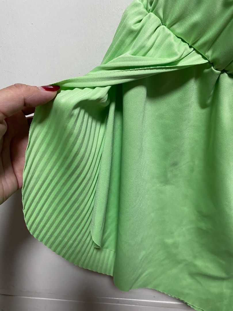 Shein Seamless Pleated Running Shorts - XL (Category: Shorts) located in Taytay. Submitted by dionesantos (Listing ID 1414907730, Image 2). Description: Used once Bought in Shein Running shorts - Shein bright green shorts - Size: XL - can fir up to 2xl - Features: Pleated detailing and aeamless - no inner lining - Waist: Elastic - Material: 95% Polyester, 5% Elastane - Waist measurement (flat): Approximately 15 inches.