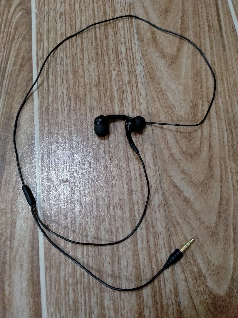SONY ERICSSON 3.5MM IN EAR EARPHONE (Category: Earphones) located in Cabuyao City. Submitted by Bike_Clothing10 (Listing ID 1414863630, Image 3). Description: READ FIRST.... FOR SALE: SONY ERICSSON IN EAR EARPHONE 3.5mm Jack Lound Sound/Bass Excellent Condition Looks New Legit NOTE: Maikli lang po ito, good for jogging na nakalagay ung phone sa upper arm. PRICE: 550 + SF PICK UP OR SHIPPING ONLY LOC: Cabuyao Laguna -NO COD/COP- 📩PM FOR INQUIRIES