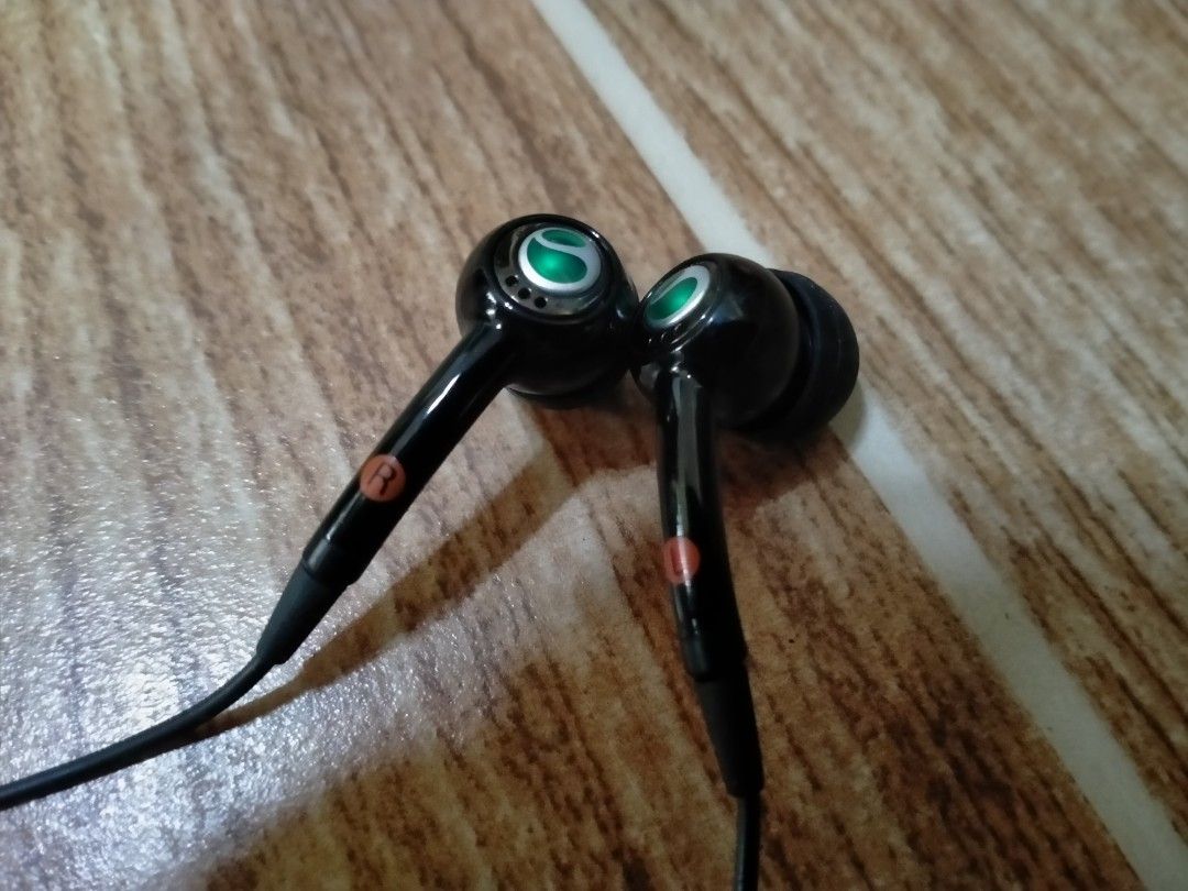 SONY ERICSSON 3.5MM IN EAR EARPHONE (Category: Earphones) located in Cabuyao City. Submitted by Bike_Clothing10 (Listing ID 1414863630, Image 2). Description: READ FIRST.... FOR SALE: SONY ERICSSON IN EAR EARPHONE 3.5mm Jack Lound Sound/Bass Excellent Condition Looks New Legit NOTE: Maikli lang po ito, good for jogging na nakalagay ung phone sa upper arm. PRICE: 550 + SF PICK UP OR SHIPPING ONLY LOC: Cabuyao Laguna -NO COD/COP- 📩PM FOR INQUIRIES
