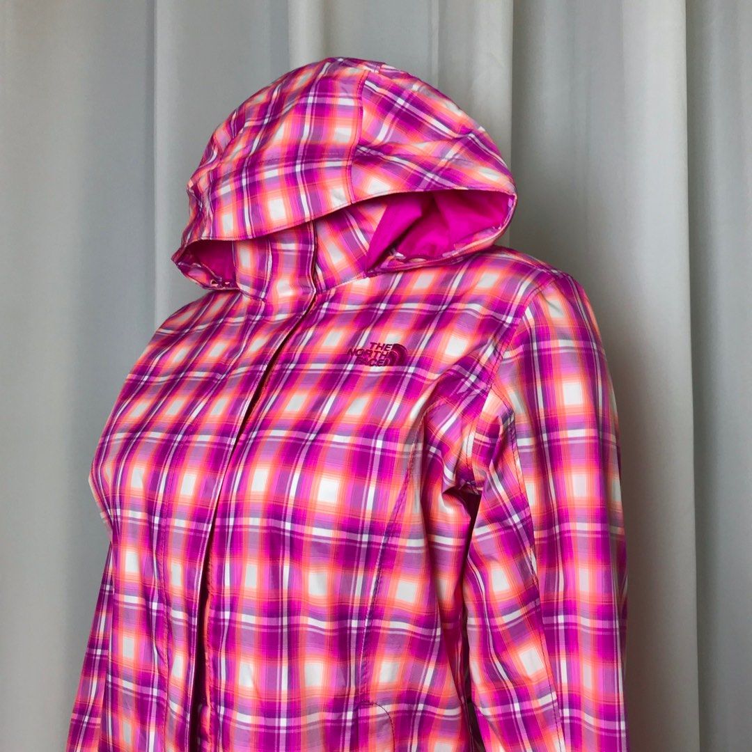The North Face Plaid Checkered Windbreaker (Category: Coats, Jackets and Outerwear) located in Pagadian. Submitted by picknpack (Listing ID 1414898731, Image 3). Description: - small to medium -length: 24, width: 19 - good as new! Worth to buy💯 - no hidden issue - color rate: 10/10 📌 𝙍𝙀𝙈𝙄𝙉𝘿𝙀𝙍𝙎 (𝙋𝙡𝙚𝙖𝙨𝙚 𝙍𝙚𝙖𝙙 𝘽𝙚𝙛𝙤𝙧𝙚 𝙈𝙞𝙣𝙞𝙣𝙜) ➜ All items are ukay/preloved unless stated as brand-new ➜ Some flaws or small issues may not 