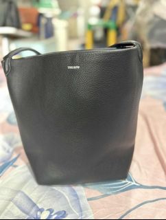 (Category: ) located in . Submitted by mauibags (Listing ID 1395344678, Image 1). Description: .