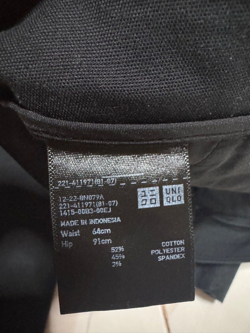 Uniqlo Ankle Pants (bundle) (Category: Jeans) located in Agoo. Submitted by evtxzcs (Listing ID 1414949097, Image 2). Description: Need washing only Rarely used 380 each 650 aspack.