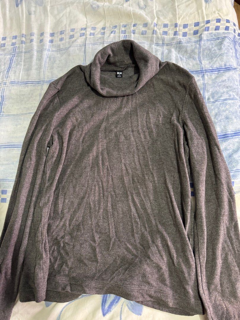 Uniqlo Turtleneck Sweater (Category: Longsleeves) located in Caloocan City. Submitted by daybysunlight (Listing ID 1414900108, Image 1). Description: ♡ dark gray color ♡ made in vietnam ♡ classic turtleneck design ♡ long sleeves ♡ perfect for layering ♡ comfortable and stylish ♡ does not fit me anymore.