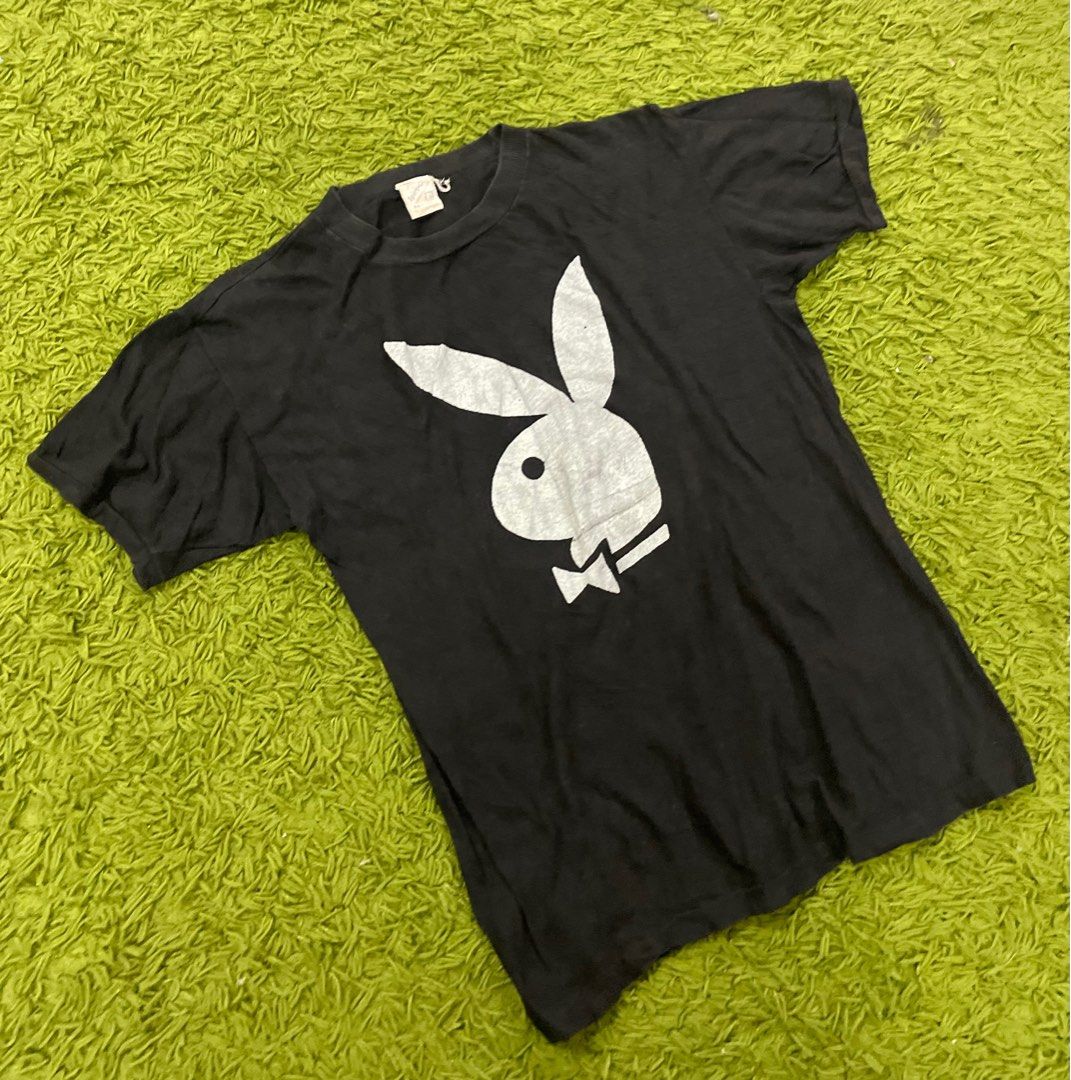 Vintage 80s Playboy Spellout (Category: Activewear) located in Sipitang. Submitted by el_hafeez (Listing ID 1414995606, Image 3). Description: Vintage 80s Playboy Spellout Made : Pakistan Pit : 18 Lenght : 26.5 Material : 100 cotton All single stitches Condition cun No defect Fast payment (24hrs).