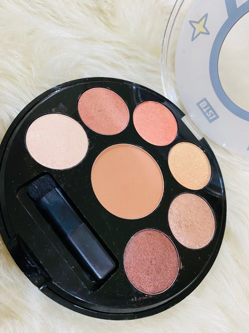 VT COSMETICS EYE SHADOW PALETTE (Category: Makeup) located in Pagsanjan. Submitted by lavishbyji22912 (Listing ID 1414955907, Image 3). Description: authentic brand new nice shades see photos .