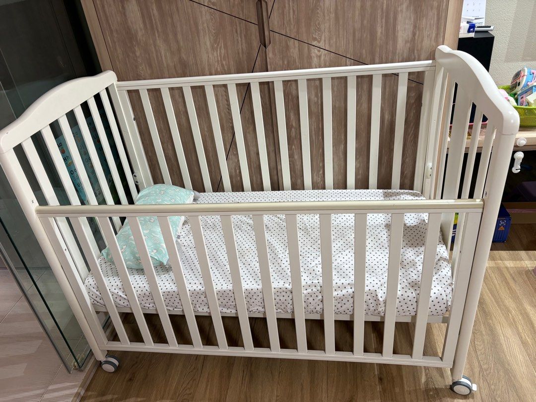 Italbaby Cot with Wheels, Babies & Kids, Baby Nursery & Kids Furniture ...