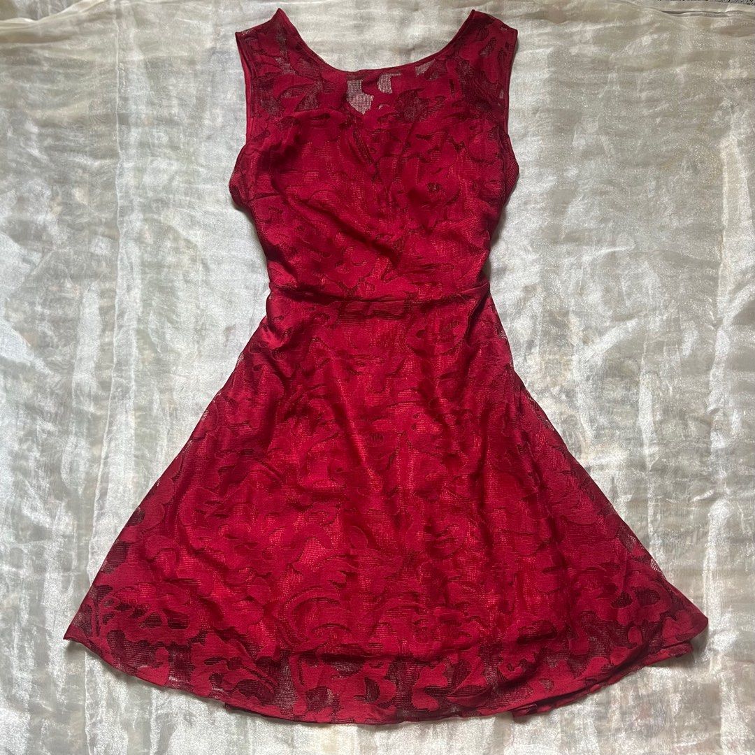 Wine Red Sleeveless Midi Dress (Category: Dresses) located in Bulacan. Submitted by mei_declutters (Listing ID 1415008808, Image 1). Description: Brand: —— Size: M-L Flaws: none.