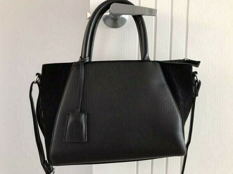 Women black patch handbag shoulder carry tote bag (Category: Women's Bags & Wallets) located in Sydney. Submitted by sydxdrobe (Listing ID 1414829929, Image 1). Description: Faux suede detailing Adjustable straps.