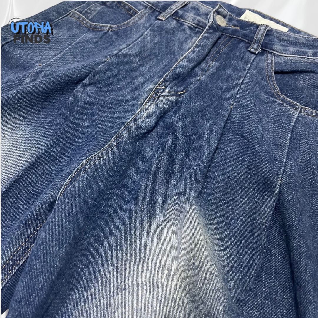 y2k Blue Denim Baggy Pants (Category: Jeans) located in Dasmarinas. Submitted by utopiafinds.ph (Listing ID 1415033242, Image 3). Description: W: 30 L: 44 H: 9 Size on tag: L No Issue Color: Blue Wash: Acid Wash Material: Cotton blend - Double-pleated Loc: Dasmariñas Cavite .