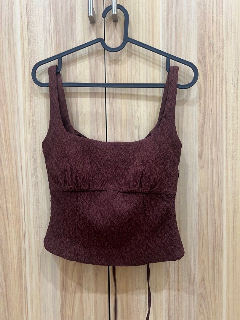 Zara backless top (Category: Others Tops) located in Quezon City. Submitted by spacecleanse (Listing ID 1414958186, Image 2). Description: Not really my style anymore Really cute fitted top Only worn once XS.
