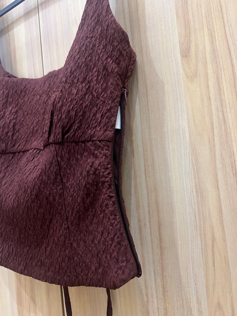 Zara backless top (Category: Others Tops) located in Quezon City. Submitted by spacecleanse (Listing ID 1414958186, Image 3). Description: Not really my style anymore Really cute fitted top Only worn once XS.