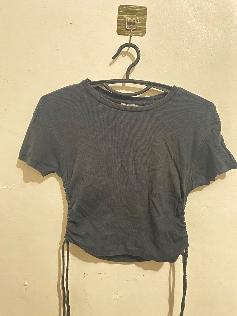Zara Black Ribbed Crop Top (Category: Sleeveless) located in Taguig. Submitted by yvezntually (Listing ID 1415035161, Image 1). Description: .
