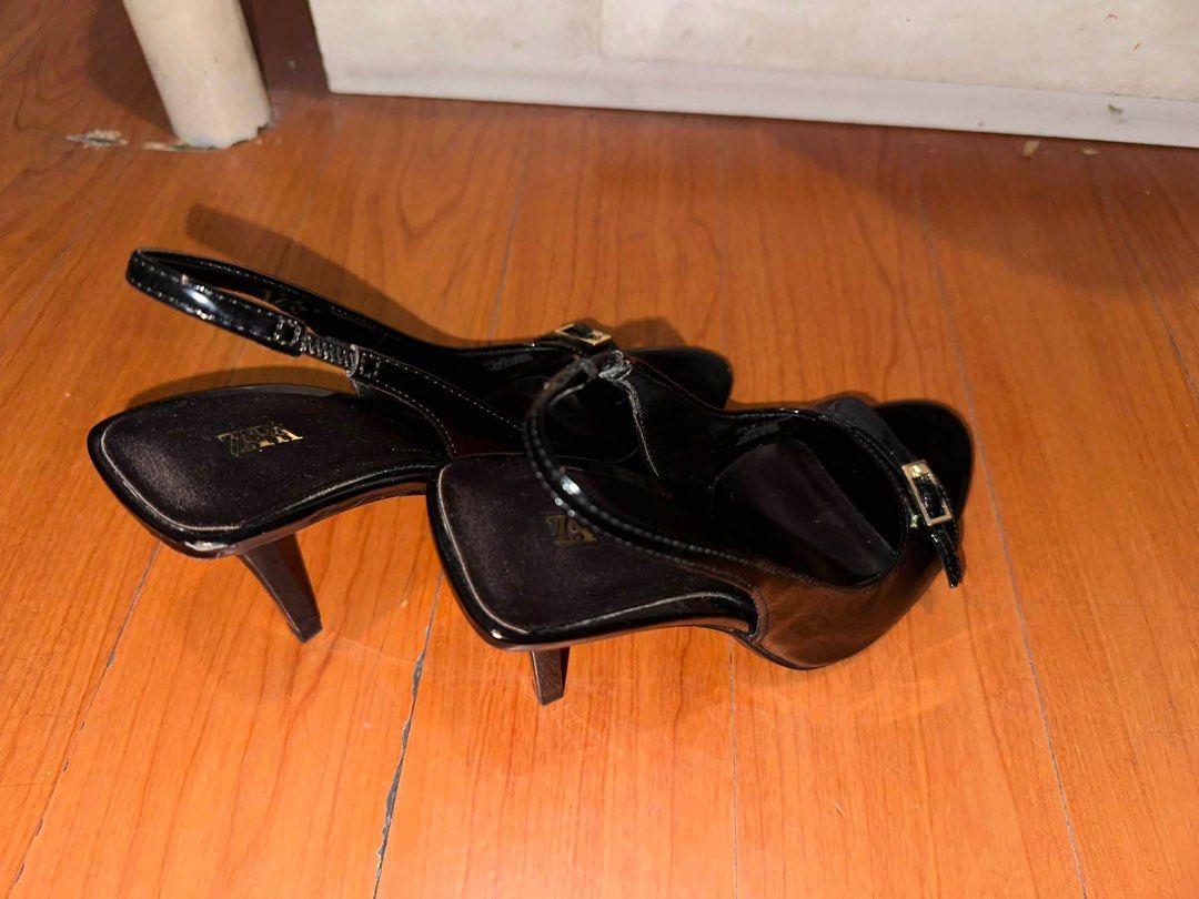 Zara high heeled patent effect sandals (Category: Heels) located in Quezon City. Submitted by lapreluv (Listing ID 1414969390, Image 2). Description: SIZE 7 .