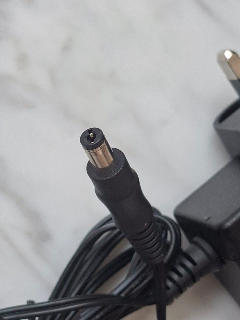 AC/DC Adapter 12V 2.5A, Computers & Tech, Parts & Accessories, Cables ...