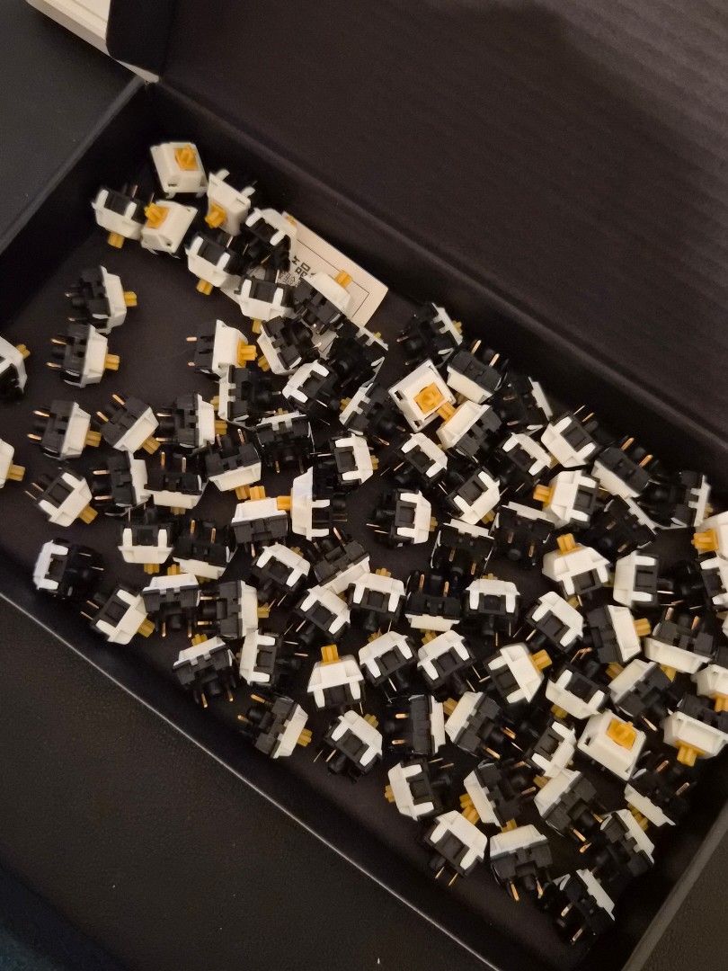 Akko Penguin Silent Switch (90pcs) (Category: Computer Keyboard) located in Manila. Submitted by nicole.preloved25 (Listing ID 1415218938, Image 1). Description: NO ISSUES RFS: barely used, not my type.