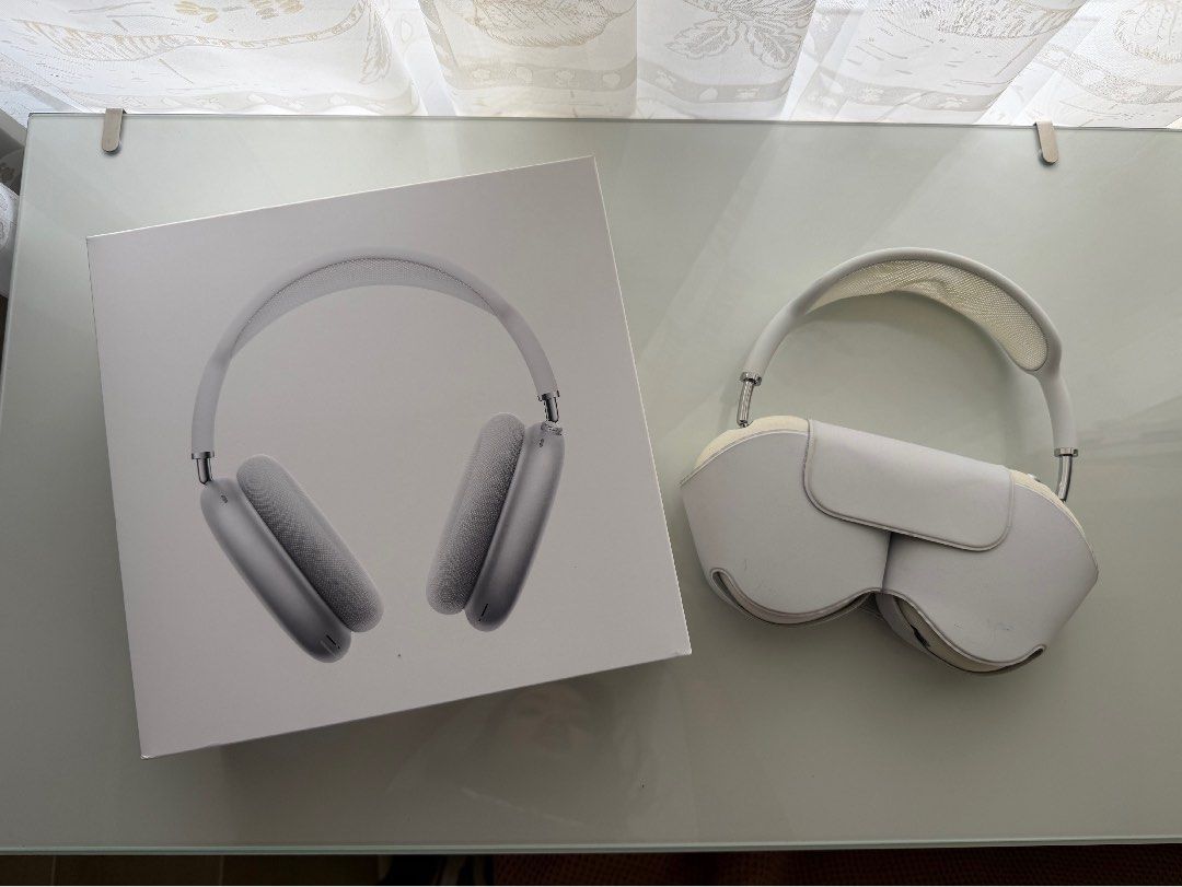 Apple AirPods Max - Silver (Category: Headphones & Headsets) located in Cavite. Submitted by klarev (Listing ID 1415143099, Image 1). Description: -Authentic AirPods Max Model A2096 -Purchased last 2022 -Rarely used so minimal wear and tear -Doesn’t come with charger -The case itself has some slight scratches and discoloration .