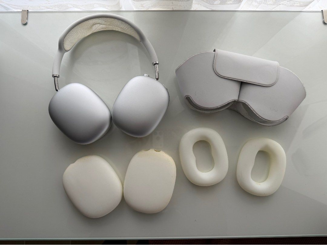 Apple AirPods Max - Silver (Category: Headphones & Headsets) located in Cavite. Submitted by klarev (Listing ID 1415143099, Image 2). Description: -Authentic AirPods Max Model A2096 -Purchased last 2022 -Rarely used so minimal wear and tear -Doesn’t come with charger -The case itself has some slight scratches and discoloration .