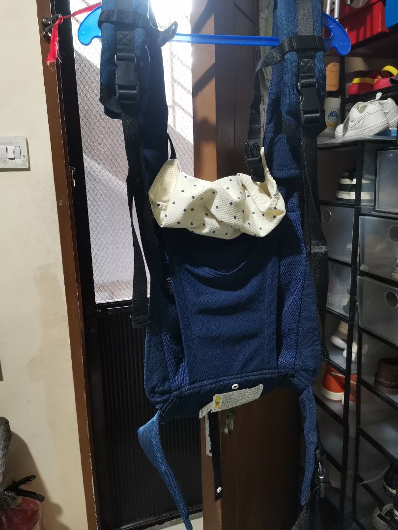 Aprica Baby Carrier (Category: Carriers & Slings) located in Manila. Submitted by buchoi (Listing ID 1415047253, Image 3). Description: - Aprica baby carrier - Color: Navy blue - Features a white patterned insert - Adjustable straps and buckles - Secure and comfortable.