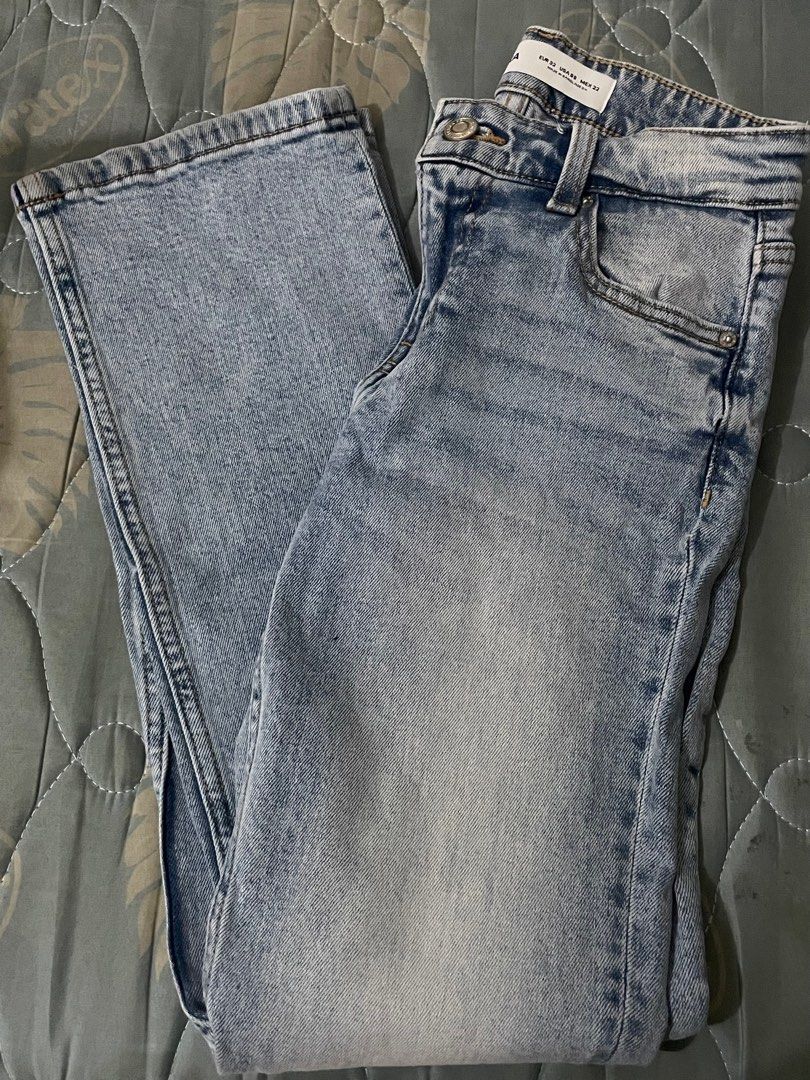 Bershka skinny flared jeans (Category: Jeans) located in Manila. Submitted by bbiwan (Listing ID 1415177720, Image 3). Description: - lp posted bought last year smallest size slightly flared midwaist dont ask for dimensions dont use this anymore.