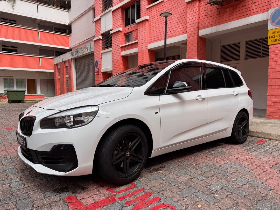 BMW 2 Series Active Tourer 216i Sport (A) (Category: Used Cars) located in Singapore. Submitted by fashionsmile (Listing ID 1415059814, Image 2). Description: - Full servicing by BMW - Full servicing records - Genuine mileage - New paintwork .