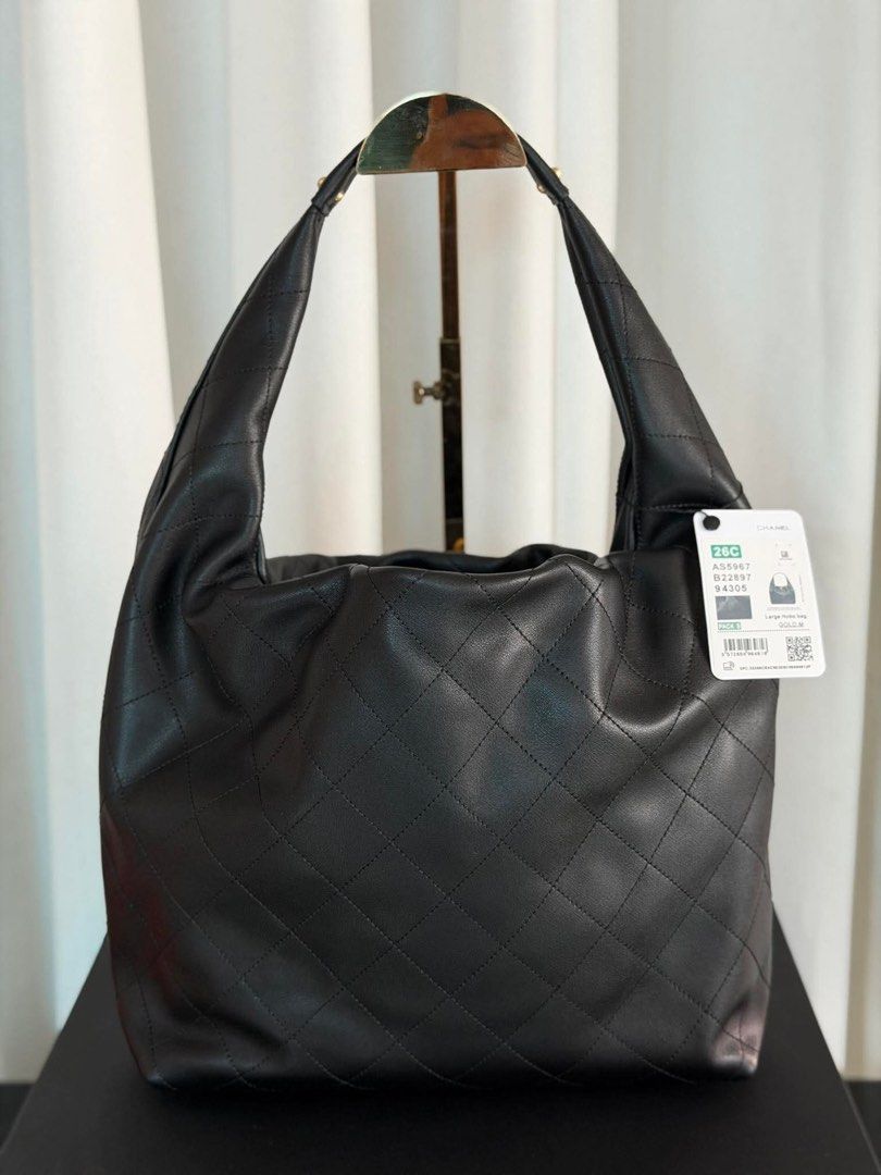 CHANEL MAXI HOBO 26 (Category: Luxury Bags & Wallets) located in Paranaque City. Submitted by kgmgiftedph20 (Listing ID 1415203283, Image 2). Description: .