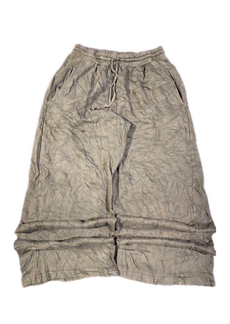 CHOCO BROWN BAGGY SWEATPANTS (15thighs) (Category: Jeans) located in Caloocan City. Submitted by urbantreasures9 (Listing ID 1415081480, Image 1). Description: .