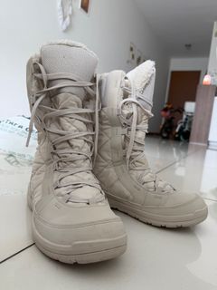 (Category: ) located in . Submitted by sneakerhead2712 (Listing ID 1415111088, Image 1). Description: .