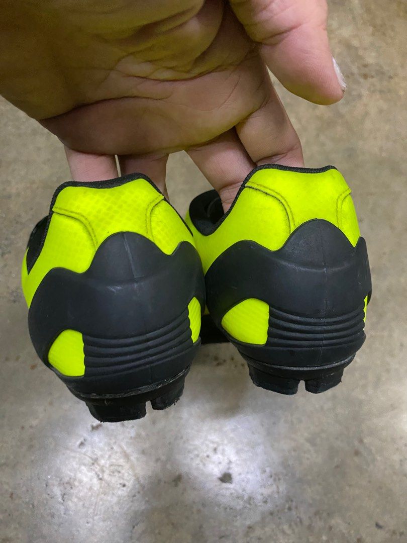 DMT D5 Road Cycling Shoes (Category: Bicycles) located in Pasig City. Submitted by bootsoftravel_ph (Listing ID 1415071712, Image 3). Description: DMT D5 Road Cycling Shoes used - Good as new FOR SALE No box Issue: no issue Pasig location Price ₱ 2,500 only size: 38 Guaranteed 100% Legit 💯 We ship nationwide 🚚.