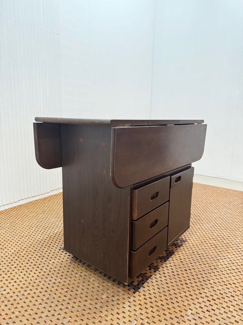 Extendable Table (Category: Tables & Sets) located in Quezon City. Submitted by matetdevis13 (Listing ID 1415093625, Image 3). Description: Extendable Table Price: 4,709 L33.5 x W33/16 x H28 In good condition Code JMD22-R18.