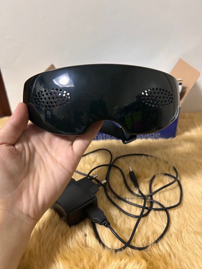 Eye Massager (Category: Massage Devices) located in Bulacan. Submitted by mecrafts4u.olstr (Listing ID 1415198281, Image 1). Description: Battery included.