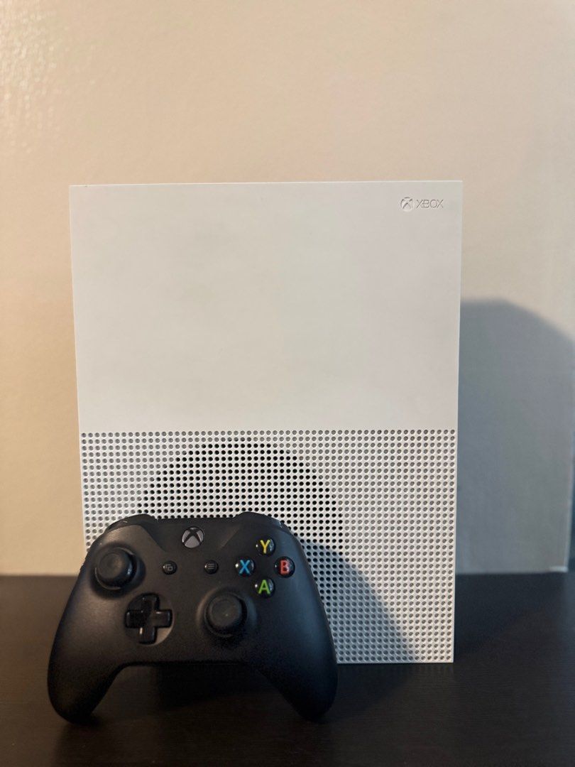 For sale xbox one s 1tb (Category: Xbox) located in Manila. Submitted by bluescluesssss (Listing ID 1415130187, Image 1). Description: For sale or trade xbox one s 1 tb digital Not jail break pero pwede jail break Unit 1 controller plus one not sure if working (white) Power cable Unit has digital games such as gta v fight night etc..