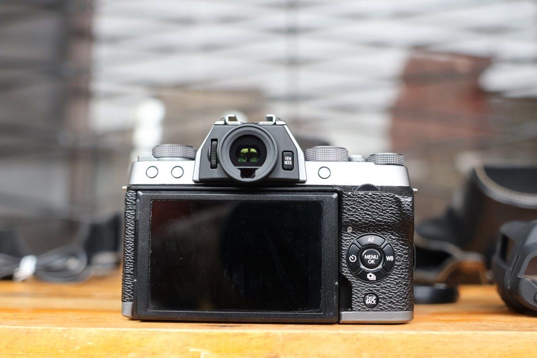Fujifilm X-T100 SLR-Style Mirrorless Camera (Category: Cameras) located in Manila. Submitted by lenascamera (Listing ID 1415066338, Image 3). Description: NOTE: Sa dami po ng message na natatangap ko, naka hold napo ang Mga message hindi napo ako makapag reply pero na babasa ko kaya hanggat maari mag direct na kayo sa page ko sa facebook Lena’s camera para makareply ako agad salamat. Fujifilm X-T100 SLR-Style Mirrorless Camera Price: ₱28,500 Colo