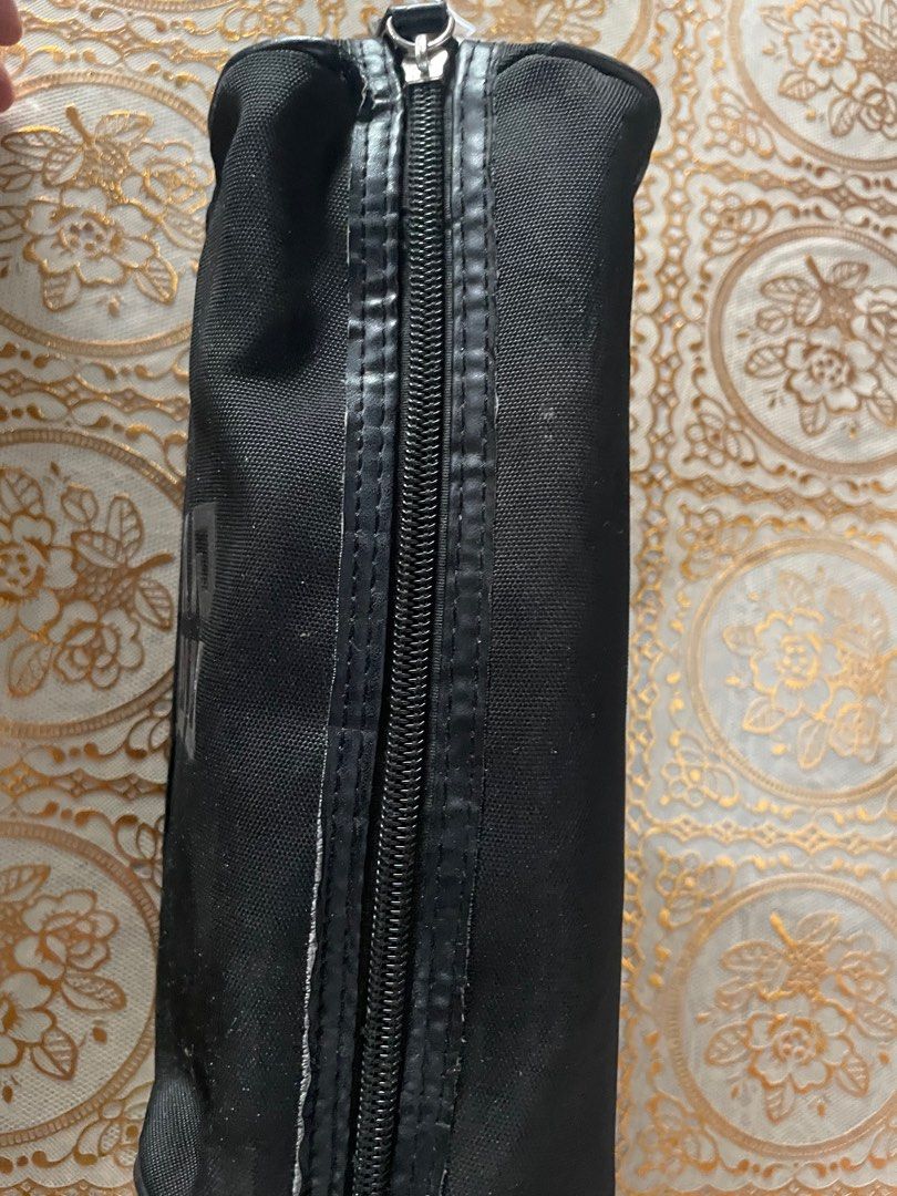 GIVENCHY Pouch (Category: Luxury Bags & Wallets) located in Iligan City. Submitted by ileganteph (Listing ID 1415137174, Image 2). Description: Very Good Condition No major flaws With etikita.