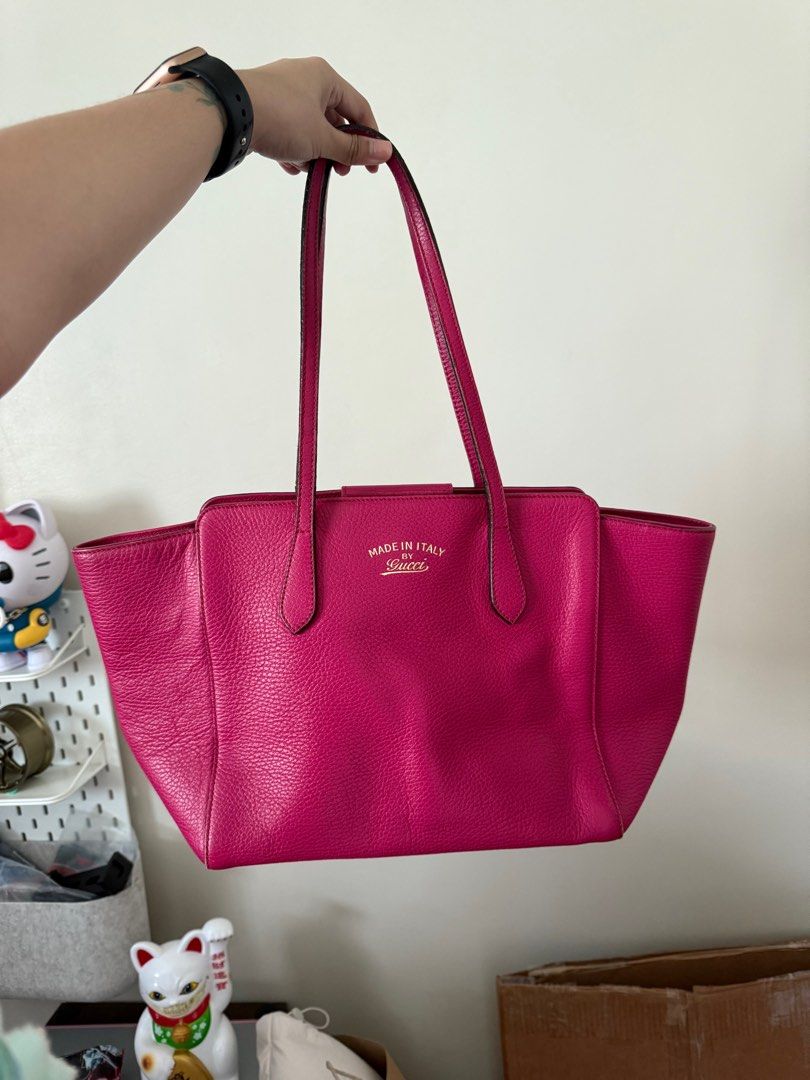 Authentic Gucci Swing Tote Bag (Category: Luxury Bags & Wallets) located in Bulacan. Submitted by glvzicbg_ (Listing ID 1415164619, Image 1). Description: - 100% Authentic Gucci tote bag - Spacious interior with multiple compartments - Includes a zippered pocket - Classic design with top handles - Suitable for everyday use Rfs: Decluttering .