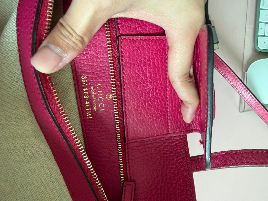 Authentic Gucci Swing Tote Bag (Category: Luxury Bags & Wallets) located in Bulacan. Submitted by glvzicbg_ (Listing ID 1415164619, Image 3). Description: - 100% Authentic Gucci tote bag - Spacious interior with multiple compartments - Includes a zippered pocket - Classic design with top handles - Suitable for everyday use Rfs: Decluttering .