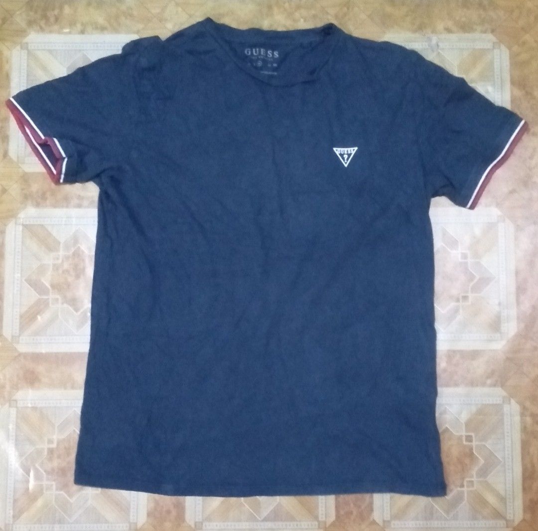 Guess Tshirt (Category: Tshirts & Polo Shirts ) located in Pila. Submitted by franklinsanity (Listing ID 1415155192, Image 1). Description: Dimension When Laid Flat Length - 26 inches width - 19 inches issue: pinhole sa lower left back portion, iron mark Dm if interested.