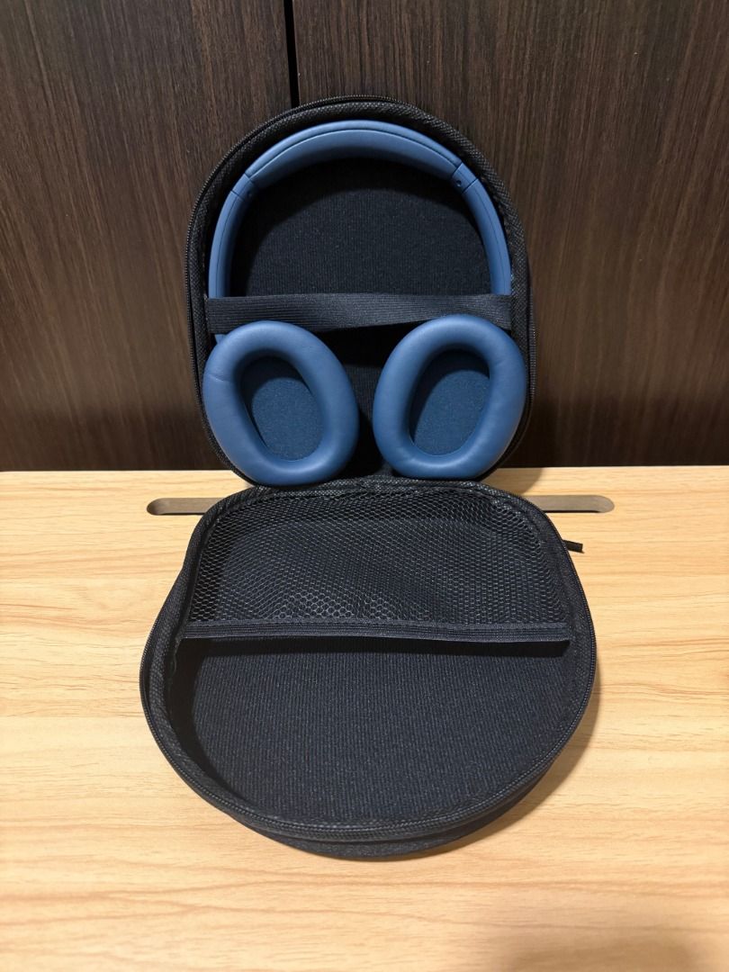 Headphone Case - Black65561369105283112