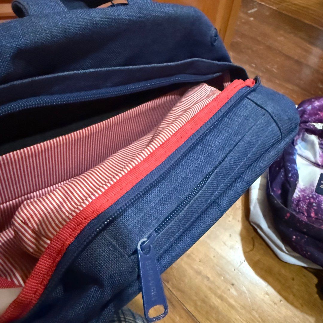 Herschel Blue Backpack with Laptop Compartment (Category: Backpacks) located in Manila. Submitted by caitlinmoon (Listing ID 1415117694, Image 2). Description: .