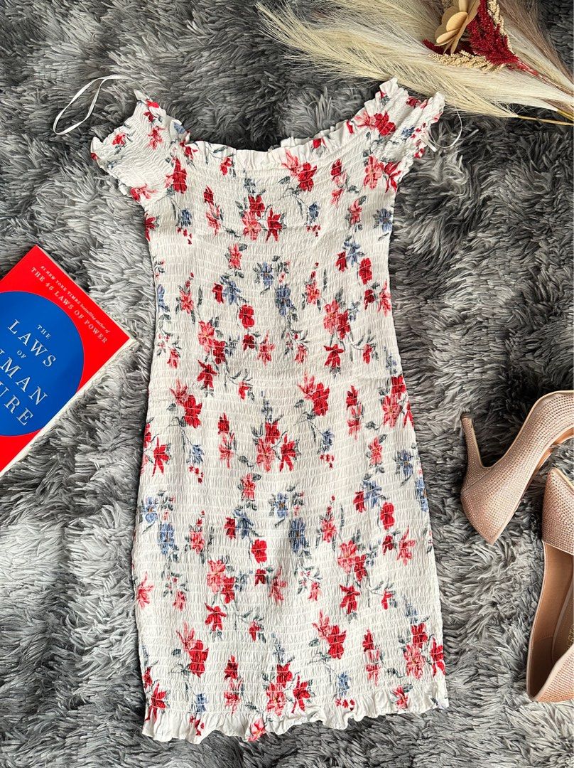 H&M Divided Floral Dress (Category: Dresses) located in Baliuag. Submitted by chamstylecloset (Listing ID 1415215295, Image 1). Description: Size • Bust: 28 inches • Length: 27 inches ✔ No visible stains ✔ No major flaws ✔ Freshly laundered ✔ Actual photos posted Condition: Pre-loved, in good condition *Payment First *SF is to be shouldered by the buyer ◾Strictly No cancellation of orders. No return. No exchange. ◾1 day reservation only. No rush 