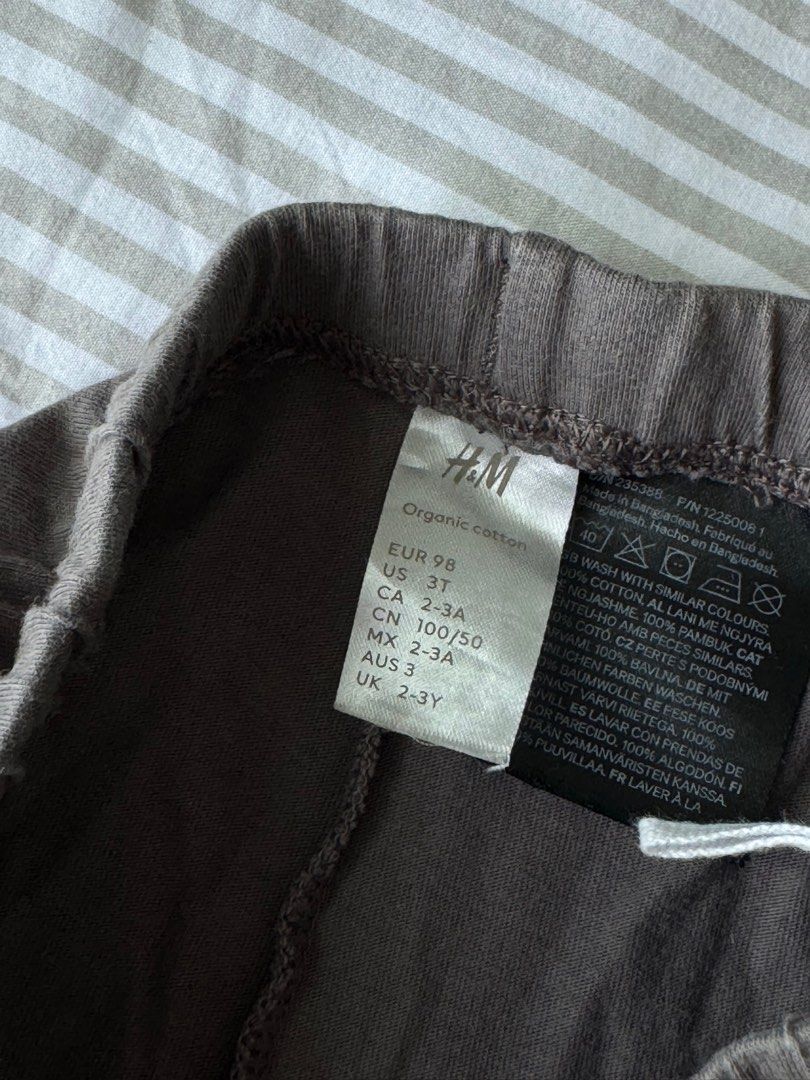 H&M Jogger Pants 2-3yo (Category: Babies & Kids Fashion) located in General Trias. Submitted by dphazel (Listing ID 1415129751, Image 2). Description: Size on Tag: 2-3yo.