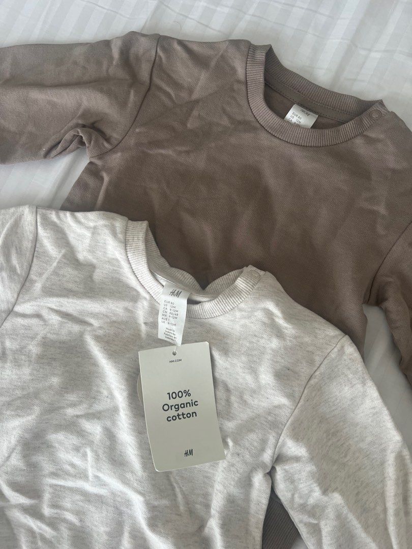 H&M Sweatshirt Toddler Boy- 12M (Category: Babies & Kids Fashion) located in Bulacan. Submitted by roxanneio (Listing ID 1415108814, Image 3). Description: - H&M Sweatshirts - Size: 12 months - Material: 100% Organic Cotton - Colors: Light Beige & Brown - Features: Round neck, long sleeves with ribbed cuffs - Made in Indonesia.