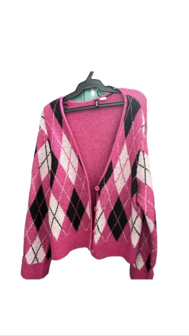 H&M Pink Knitted Cardigan (Category: Coats, Jackets and Outerwear) located in Taguig. Submitted by httpgrant (Listing ID 1415224060, Image 2). Description: - H&M argyle cardigan - bought for 999 - good as new, worn twice - Cardigan in a soft knit containing some wool. Relaxed fit with a V-neck and buttons down the front. Long sleeves and ribbing at the cuffs and hem. - Colors: Pink, black, and white - V-neckline - Button-down closure - Soft knit 